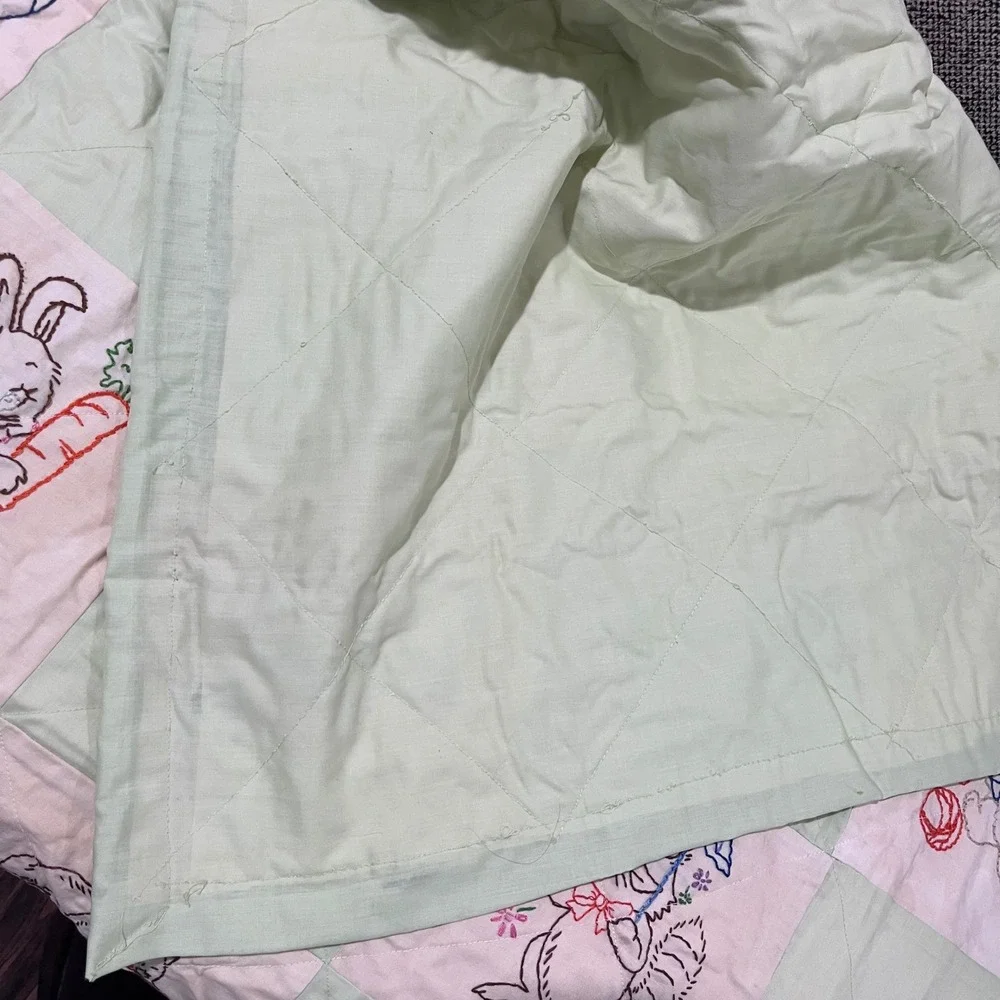 Vtg Handmade Embroidered Animal Baby Quilt Green White Checkerboard 36x48‎